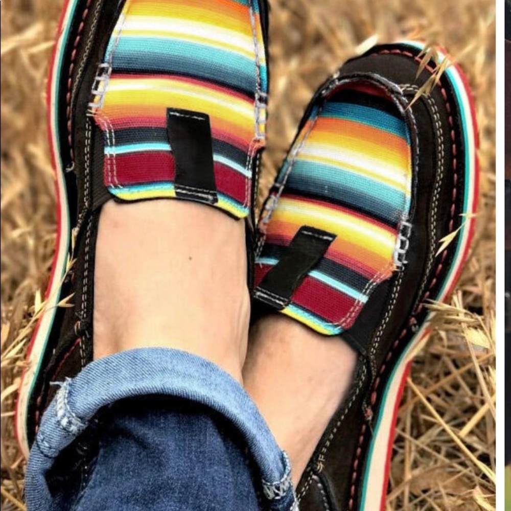 Serape Striped Splicing Flat Canvas Sneakers - Black. Size 37 (6.5)